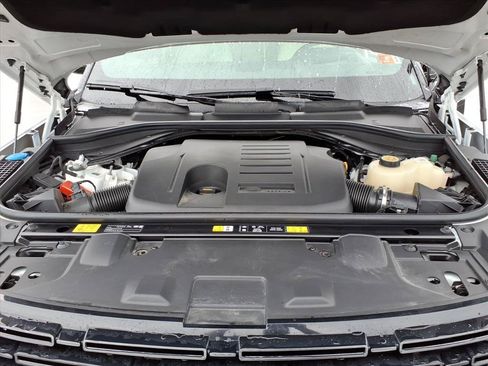 Used 2025 Land Rover Range Rover SE AWD/4WD image 13