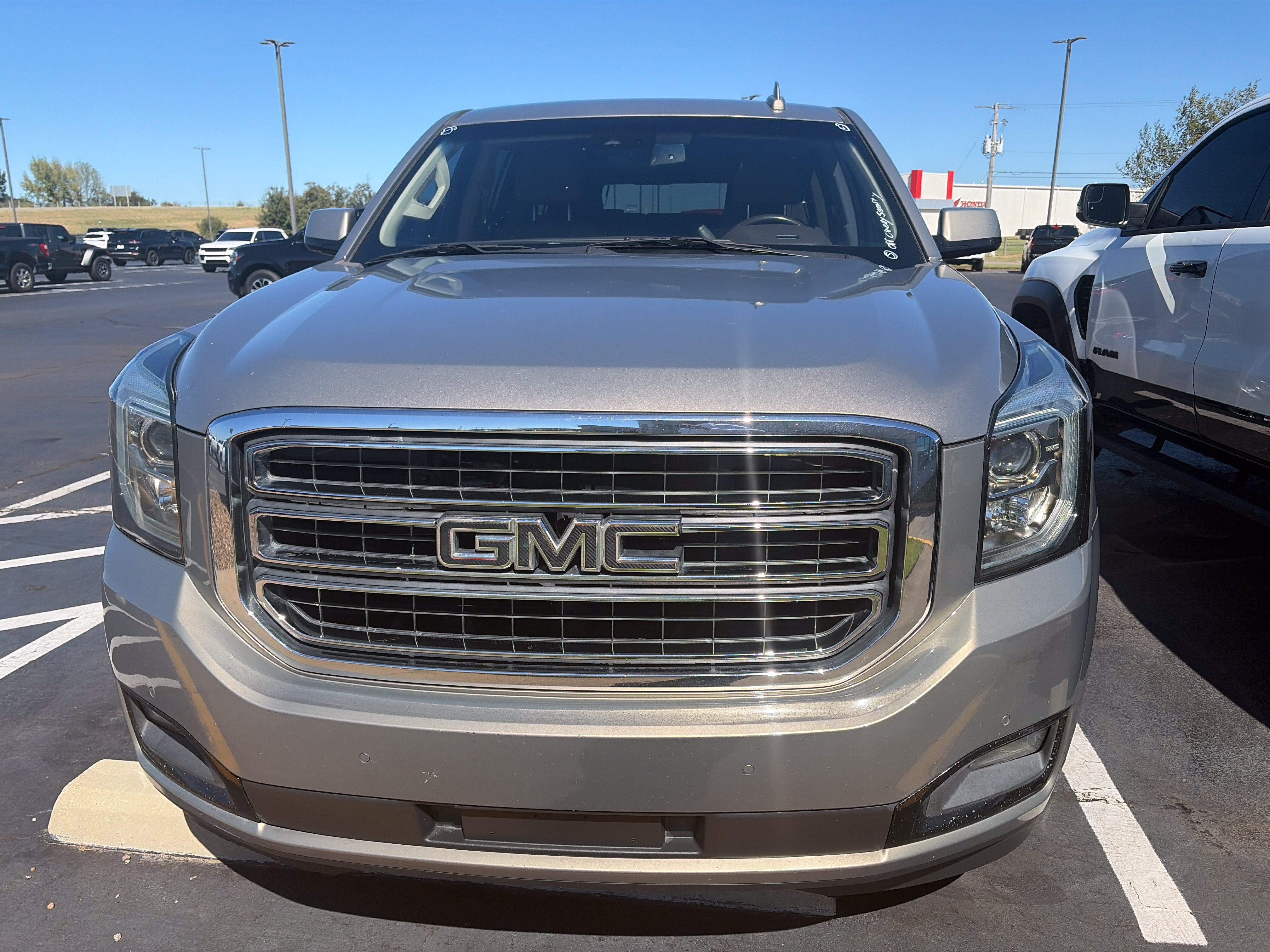 Used 2019 GMC Yukon XL SLT RWD image 2