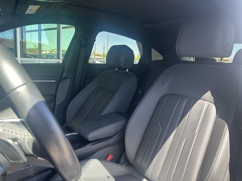 Used 2023 Audi e-tron Premium Plus w/ Premium Plus Package AWD/4WD image 31