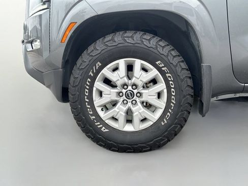 Used 2023 Nissan Frontier SV w/ SV Premium Package AWD/4WD image 13
