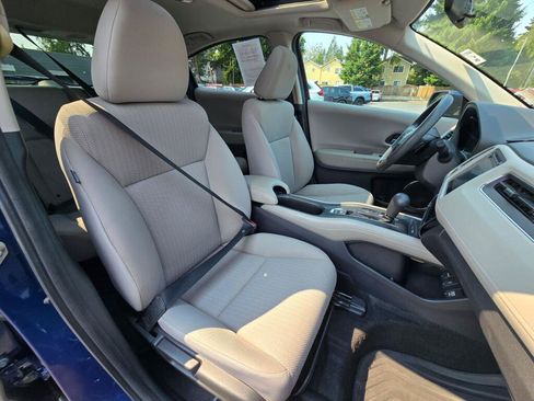 Used 2017 Honda HR-V EX image 7