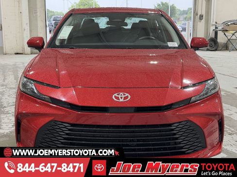 Used 2025 Toyota Camry LE image 3
