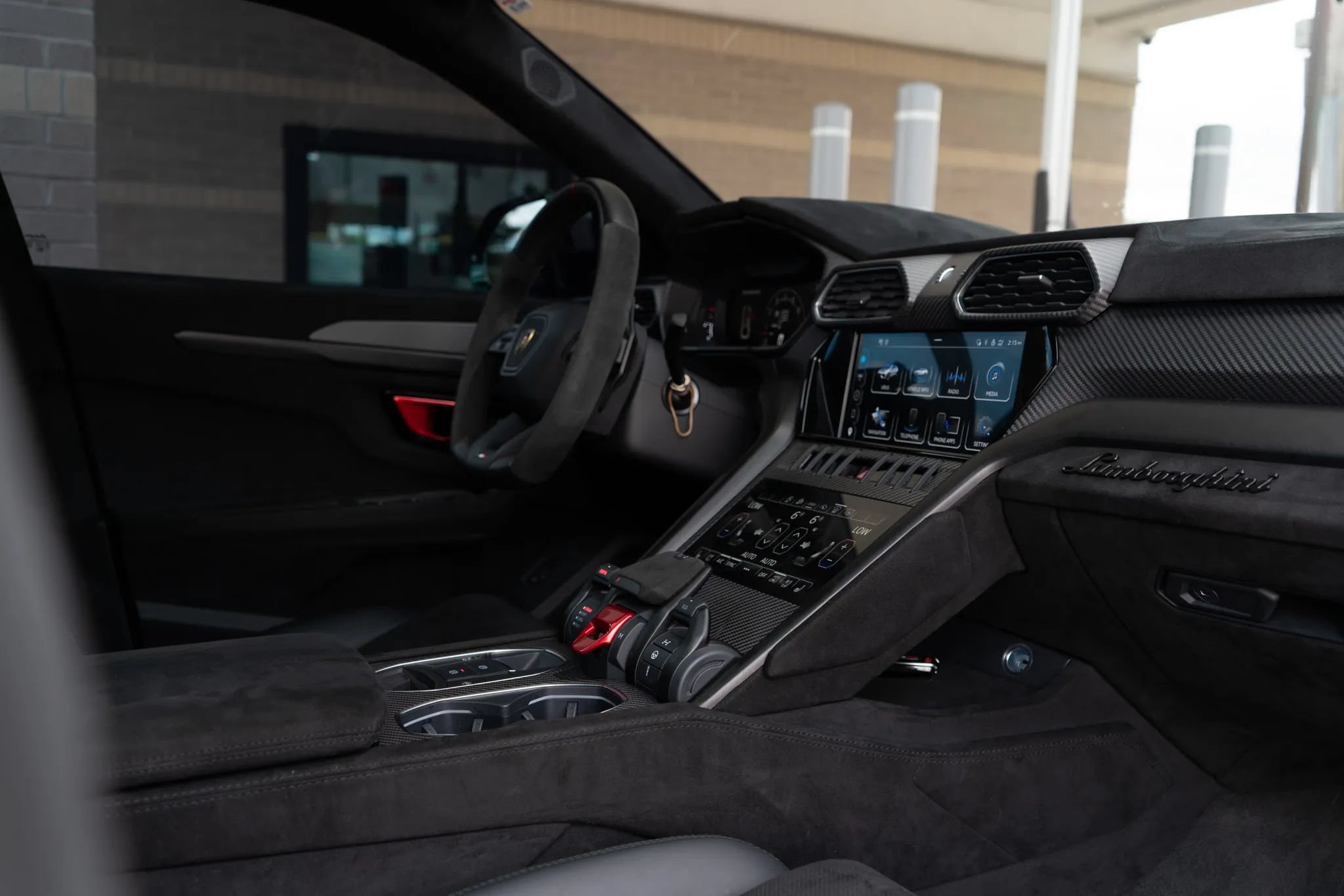 Used 2024 Lamborghini Urus Performante AWD/4WD image 28