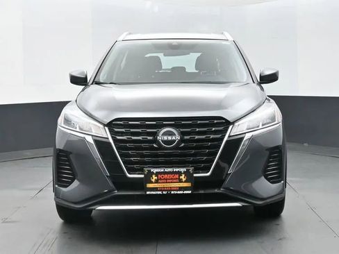 Used 2023 Nissan Kicks SV image 3
