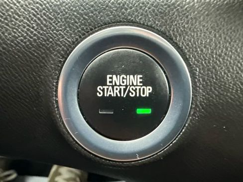 Used 2024 GMC Terrain SLT image 29