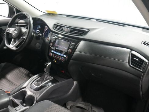 Used 2018 Nissan Rogue SV image 14