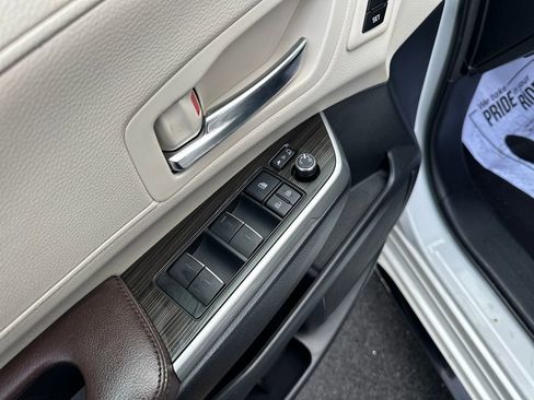 Used 2021 Toyota Sienna Platinum image 15