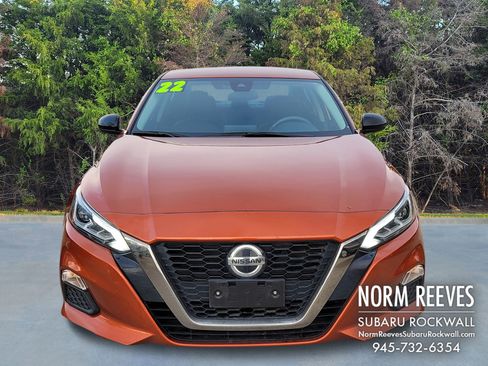 Used 2022 Nissan Altima 2.5 SR image 2