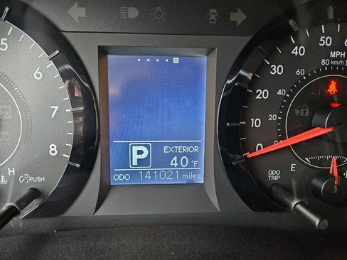 Used 2016 Toyota Sienna LE image 3