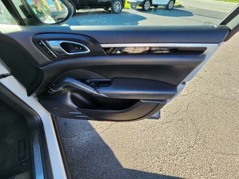 Used 2014 Porsche Cayenne Platinum Edition image 34