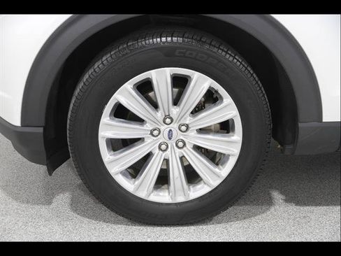 Certified 2022 Ford Explorer Limited w/ Equipment Group 301A AWD/4WD image 24