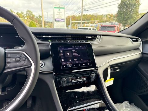 New 2025 Jeep Grand Cherokee Laredo X w/ Trailer Tow Package image 16