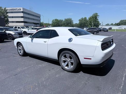 Used 2018 Dodge Challenger SXT RWD image 3