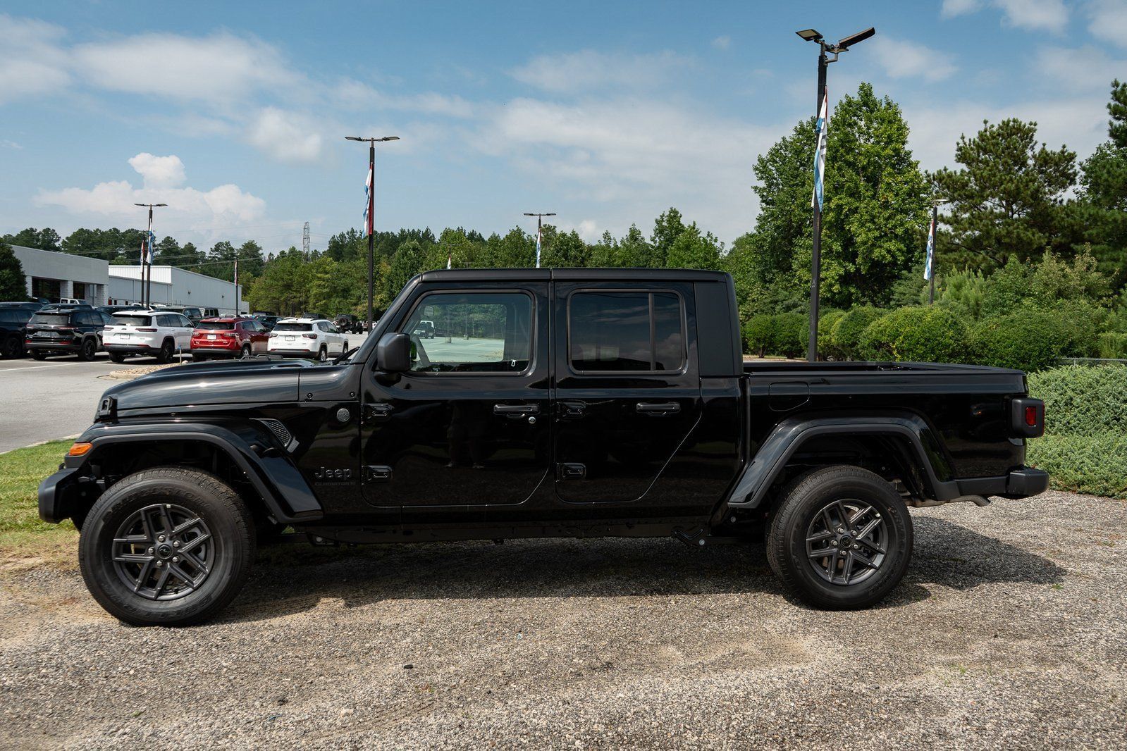 Used 2025 Jeep Gladiator Sport AWD/4WD image 5