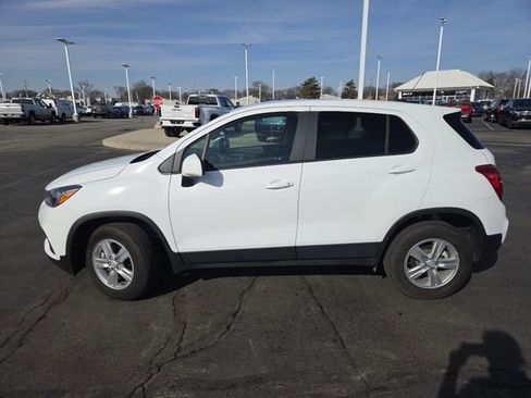 Used 2022 Chevrolet Trax LS w/ Tint and Cruise Package image 18