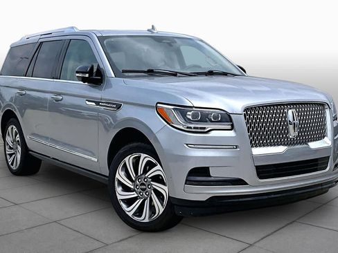 Used 2023 Lincoln Navigator Reserve RWD image 3