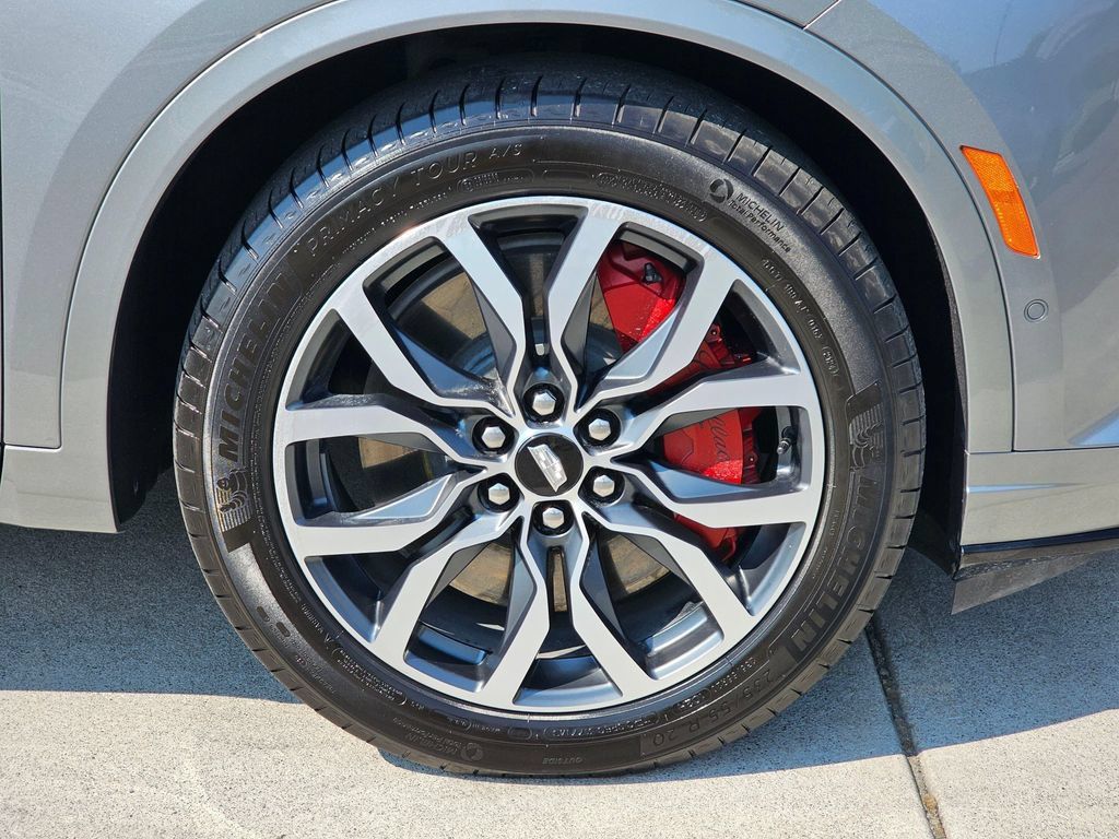 Certified 2025 Cadillac XT6 Sport w/ Platinum Package AWD/4WD image 9
