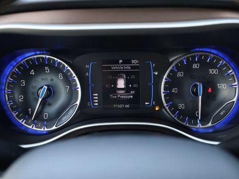 Used 2022 Chrysler Voyager LX FWD image 19