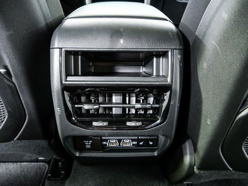 Used 2025 Jeep Grand Cherokee Limited w/ Black Appearance Package RWD image 19