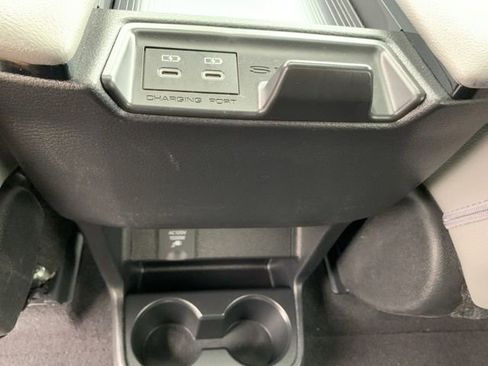 Used 2025 Toyota Sienna XLE image 28