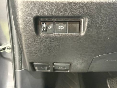 Used 2025 Toyota RAV4 XLE FWD image 30