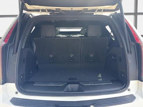 Used 2021 Cadillac Escalade Premium Luxury AWD/4WD image 46