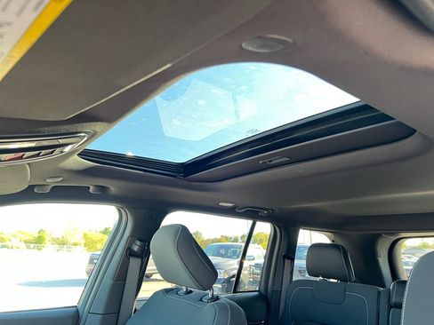 New 2025 Jeep Grand Cherokee Laredo image 7