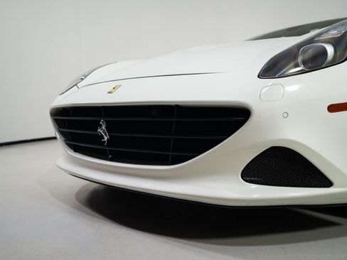 Used 2017 Ferrari California T RWD image 18