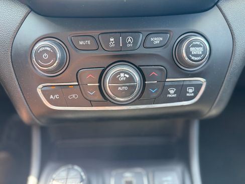 Used 2021 Jeep Cherokee Trailhawk AWD/4WD image 37