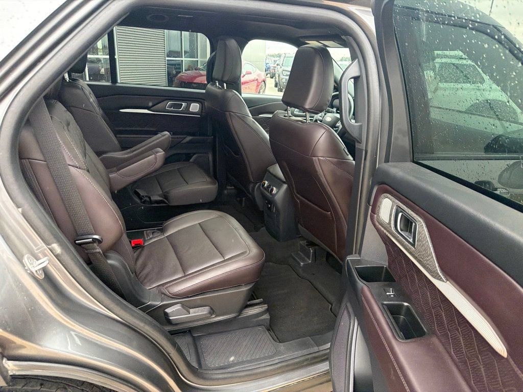 Used 2025 Ford Explorer Platinum w/ Ultimate Package AWD/4WD image 25