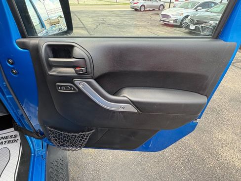 Used 2015 Jeep Wrangler Sahara w/ Connectivity Group AWD/4WD image 17