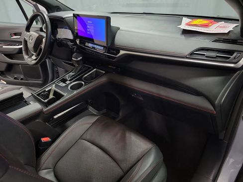 Used 2025 Toyota Sienna XSE image 23