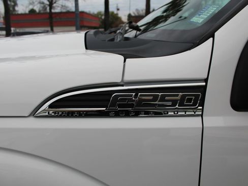 Used 2014 Ford F250 Lariat w/ Lariat Interior Package image 12