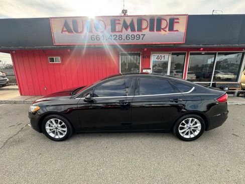 Used 2019 Ford Fusion SE FWD image 1