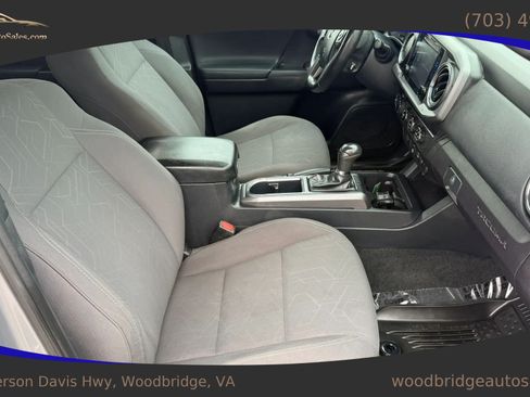 Used 2019 Toyota Tacoma TRD Sport AWD/4WD image 35