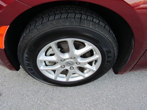 Used 2023 Chrysler Voyager LX FWD image 9