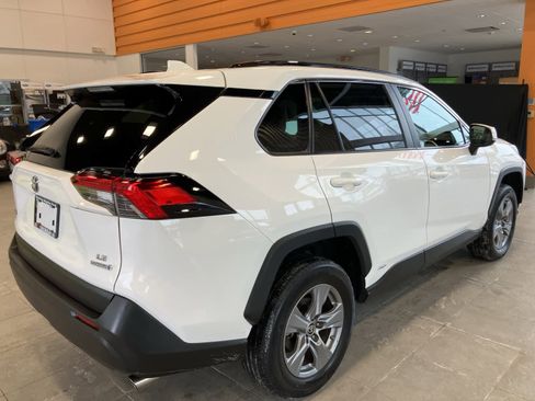 Used 2022 Toyota RAV4 LE image 5