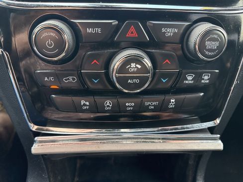 Used 2019 Jeep Grand Cherokee Limited image 31