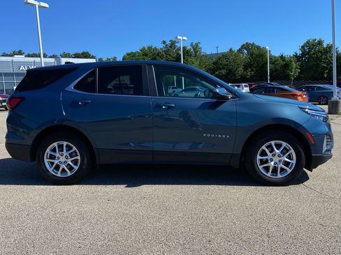 Used 2024 Chevrolet Equinox LT AWD/4WD image 2