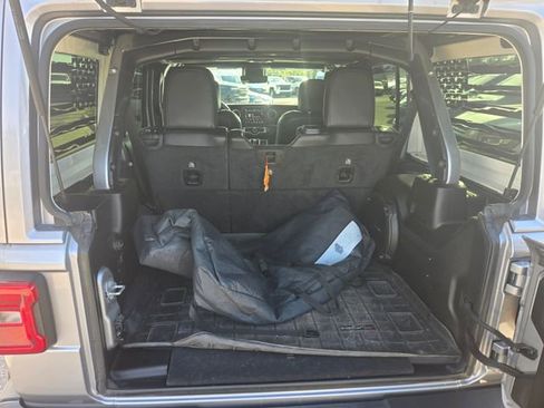 Used 2019 Jeep Wrangler Unlimited Sahara image 8