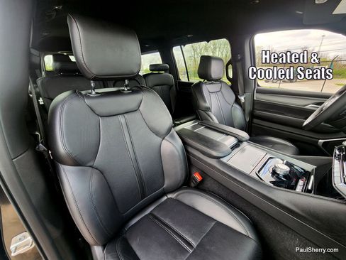 Used 2025 Jeep Wagoneer 4WD w/ Convenience Group I image 3