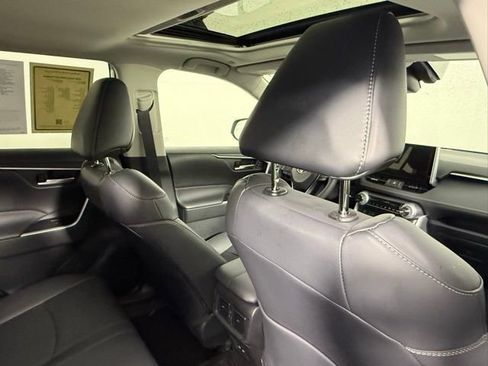 Used 2025 Toyota RAV4 XLE Premium image 40