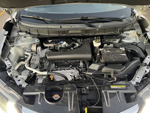 Used 2017 Nissan Rogue SV FWD image 21