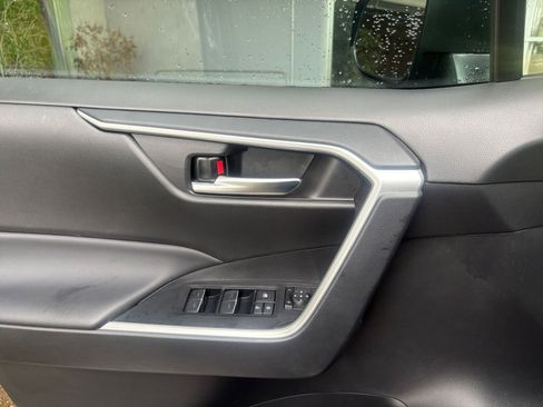 Used 2025 Toyota RAV4 XLE image 20