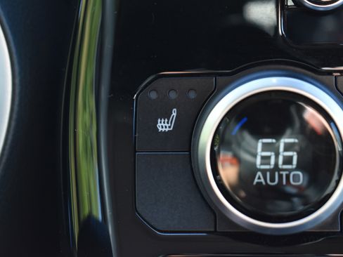 Used 2023 Toyota Highlander XLE image 20