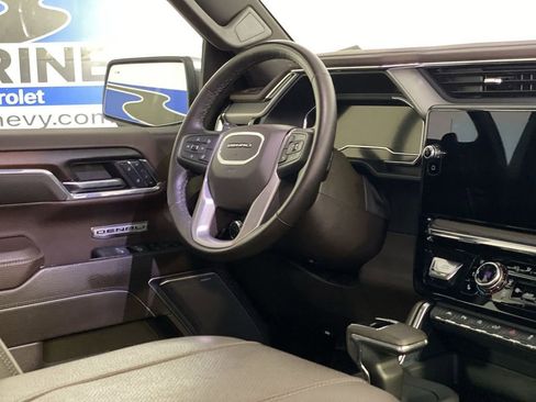 Used 2024 GMC Sierra 1500 Denali w/ Technology Package AWD/4WD image 14