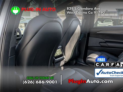 Used 2022 Tesla Model X Plaid image 3