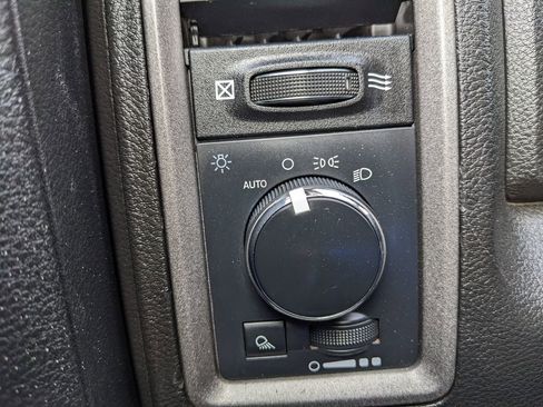 Used 2022 RAM 1500 Tradesman w/ Chrome Appearance Group AWD/4WD image 40
