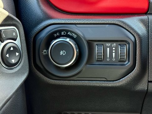 Used 2021 Jeep Wrangler Unlimited Rubicon w/ Xtreme Recon 35" Tire Package image 29