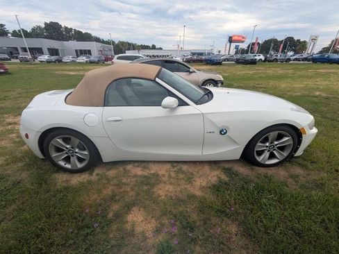 Used 2006 BMW Z4 3.0i RWD image 2